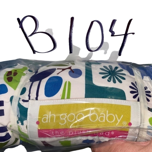 Ah Goo Baby The Plush Pad Portable Changing Pad with Memory Foam - Zoo Frenzy - Picture 9 of 9